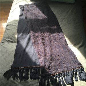 Worth Navy & Champagne large bucle scarf w fringe